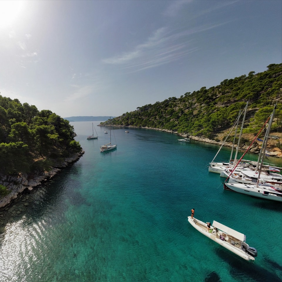 GIMNAZIJA JOSIPA SLAVENSKOG Učenici Marta Premuš i Samuel Šarić tjedan dana plovili Jadranom na projektu ‘Flota mira’