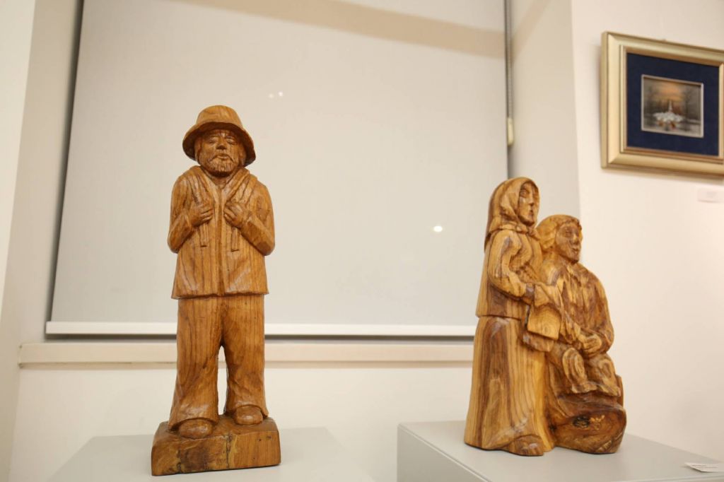 2733528110214090648517194198952