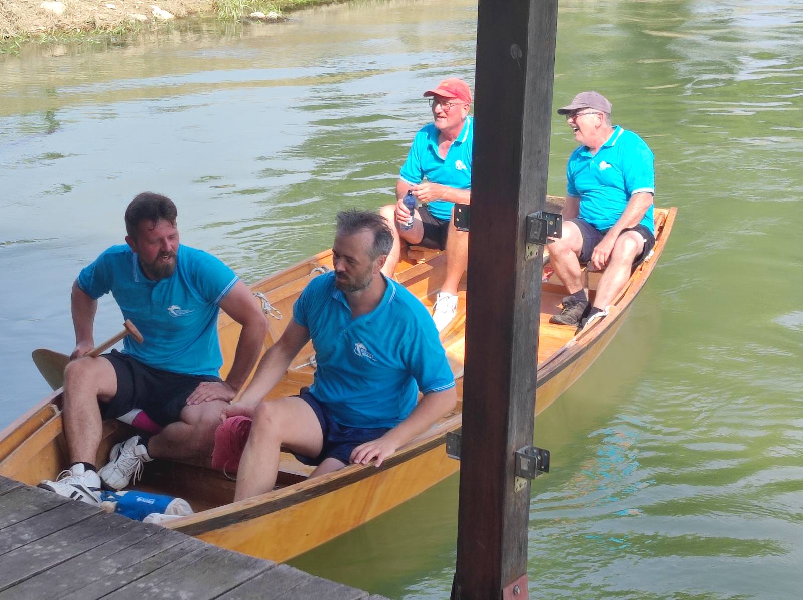FOTO Pobjednici natjecanja u ekipnom veslanju dravskim čamcima su ekipe ‘Royal transport’ i ‘Fljojsarice’ FOTO Pobjednici natjecanja u ekipnom veslanju dravskim čamcima su ekipe ‘Royal transport’ i ‘Fljojsarice’