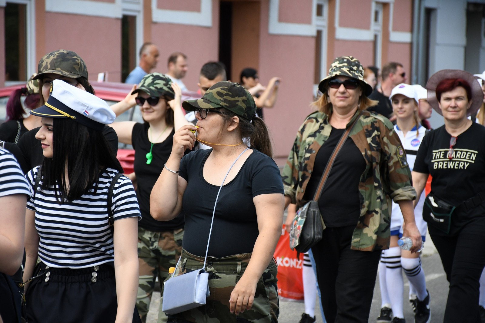 FOTO Povorka protutnjala gradom, maturanti s osmjehom dočekali kraj srednje škole!