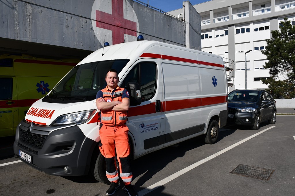 Damir Čurila već punih sedam godina radi u Djelatnosti sanitetskog prijevoza