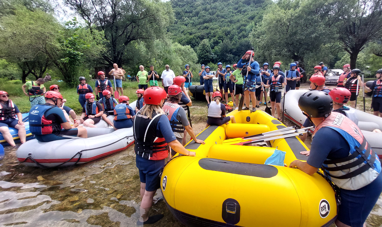 Raftingom po Uni, Labudovi se pripremali za Lov na labuđe pero
