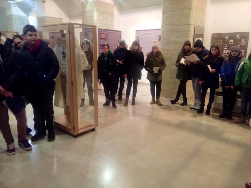 imged47d98bc1e1da3695b3d4744893