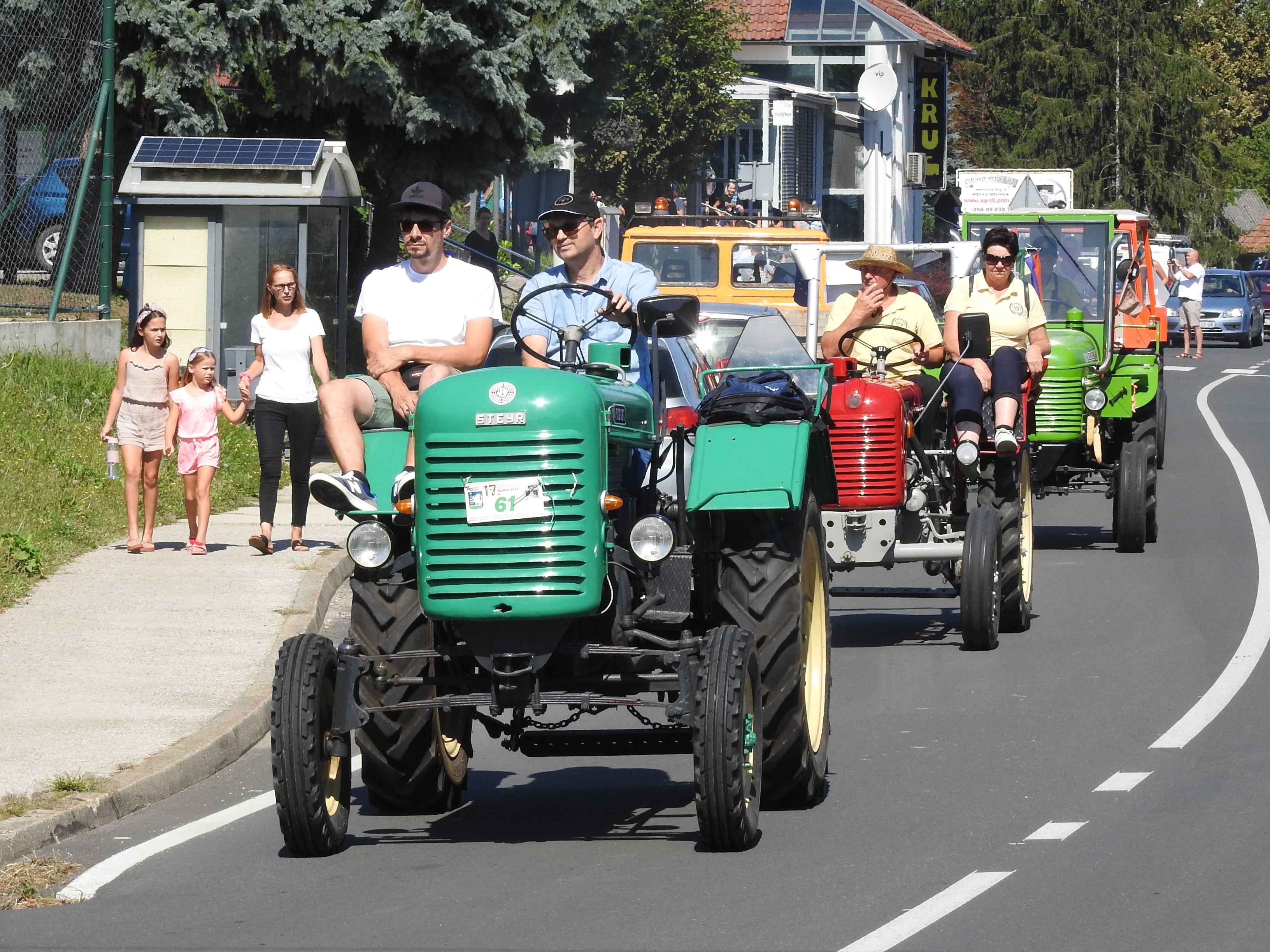 SELNICA Pogledajte kako je bilo na 17. susretu starih traktora