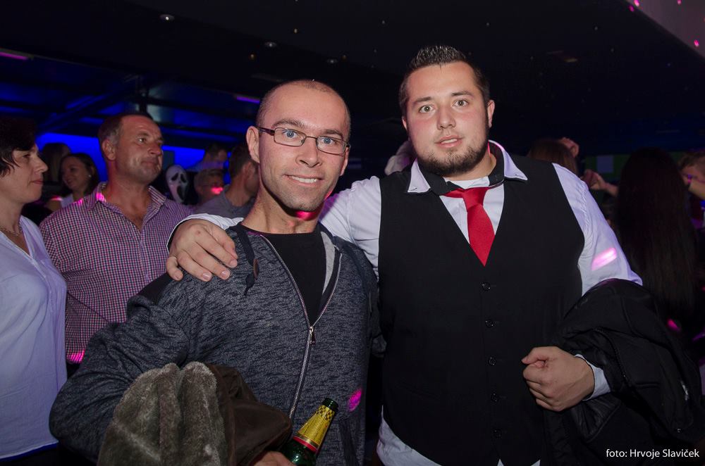 1494019912165703384175598472785