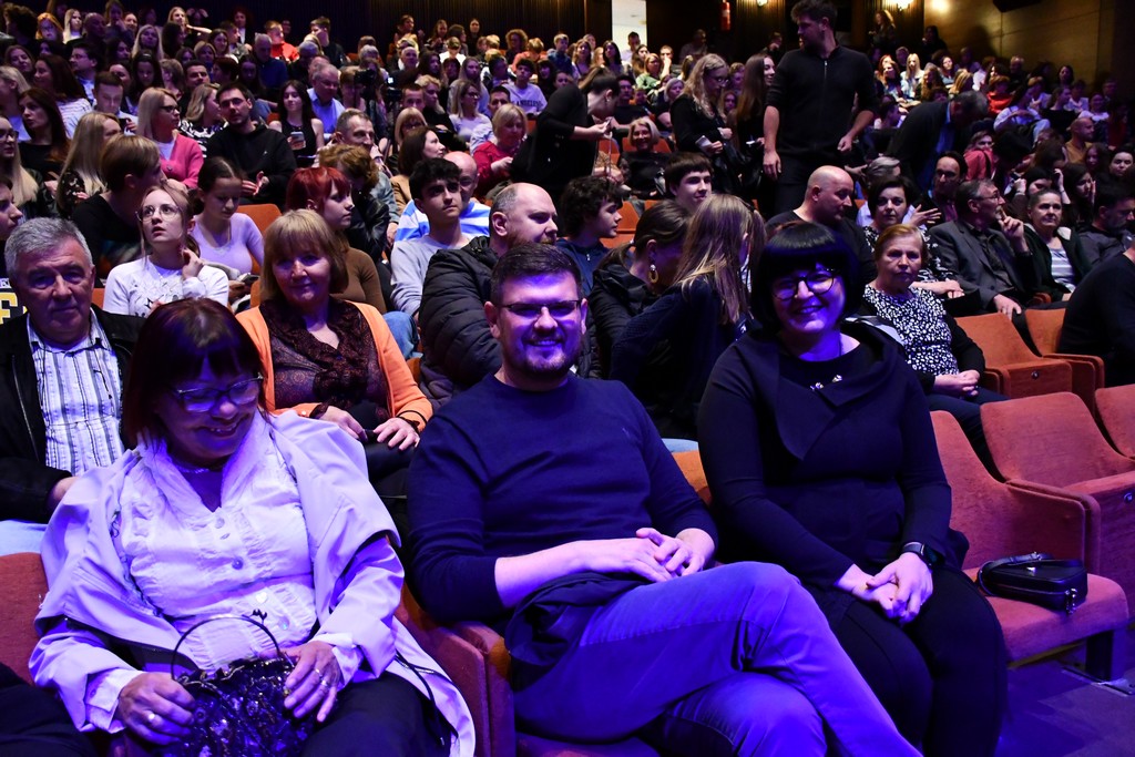 BILO JE SAVRŠENO Čakovečki gimnazijalci priredili pravu glazbenu rapsodiju