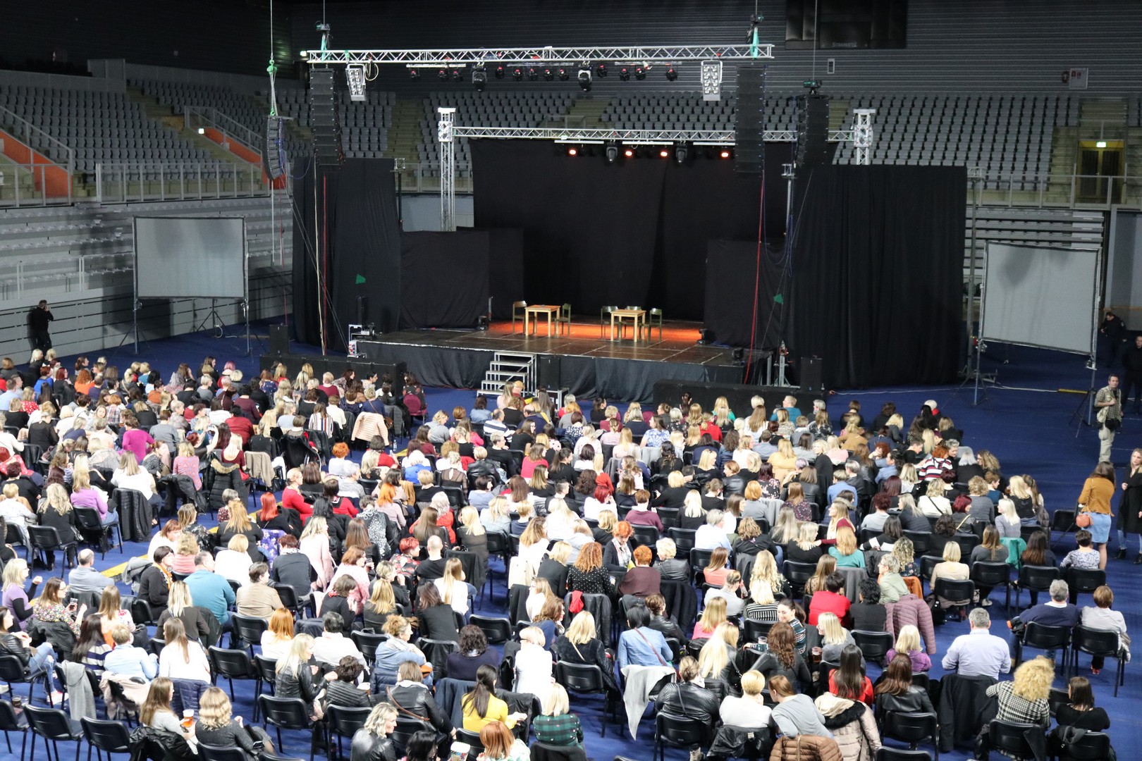 Hit predstava ‘Dame biraju’ oduševila publiku u varaždinskoj Areni