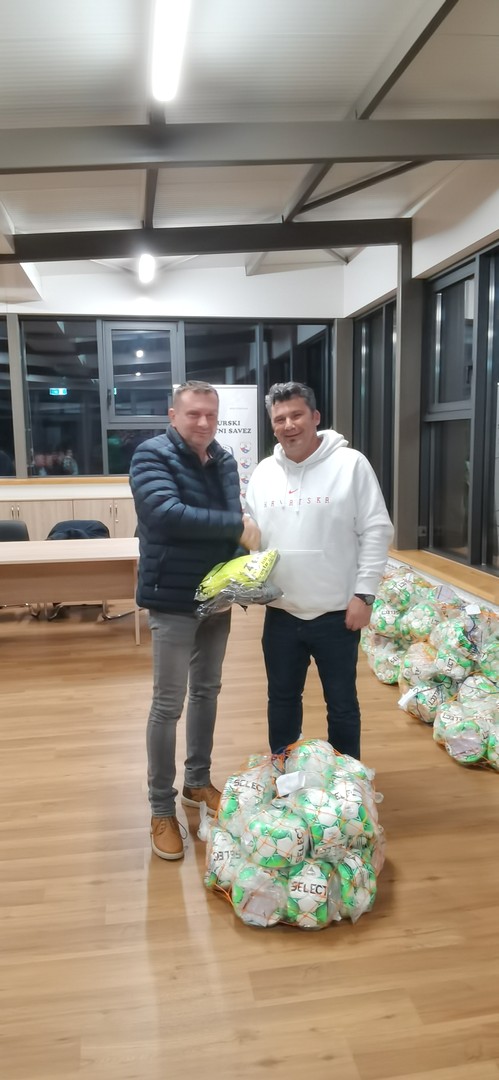 Međimurski nogometni savez školama nogometa podijelio 350 lopti i 400 markera