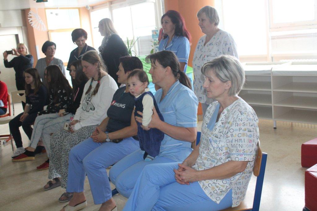 Osnovci šenkovečke škole posjetili bolesne mališane u čakovečkoj bolnici