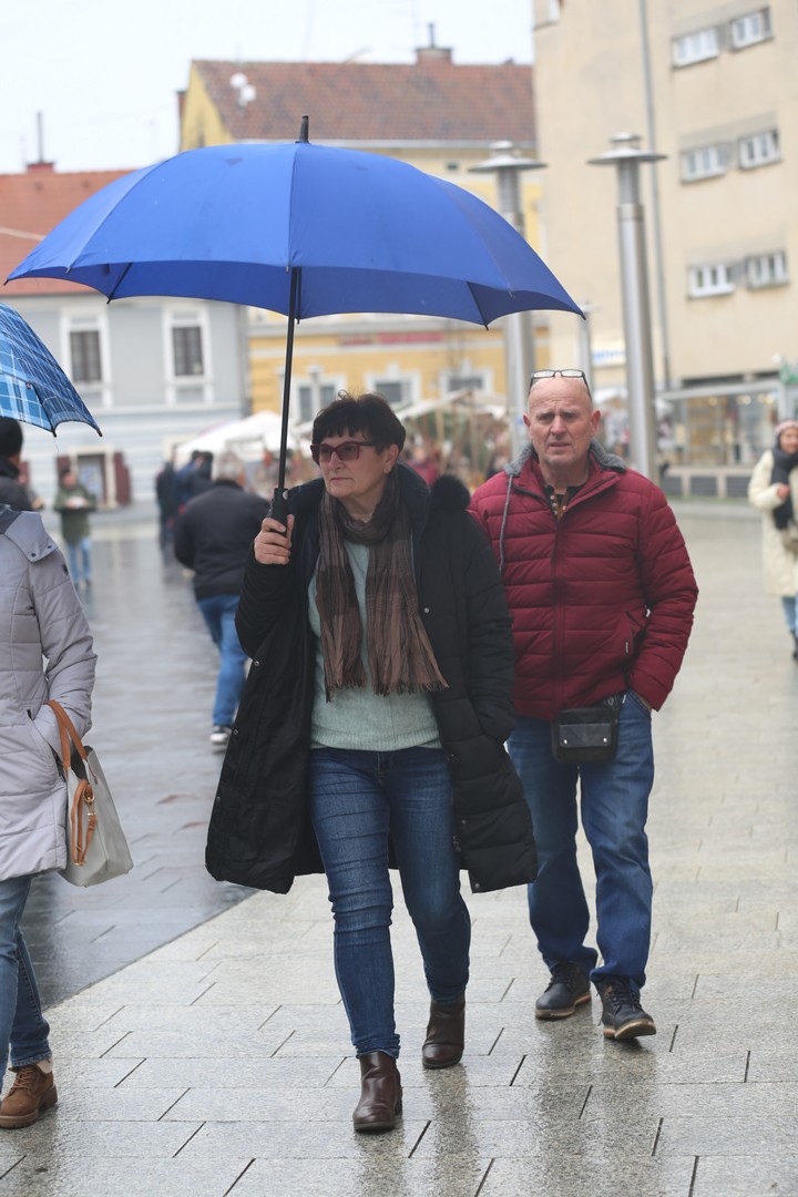 KLIKOM PO ČAKOVCU Bliži se Božić – prava blagdanska atmosfera u centru Čakovca