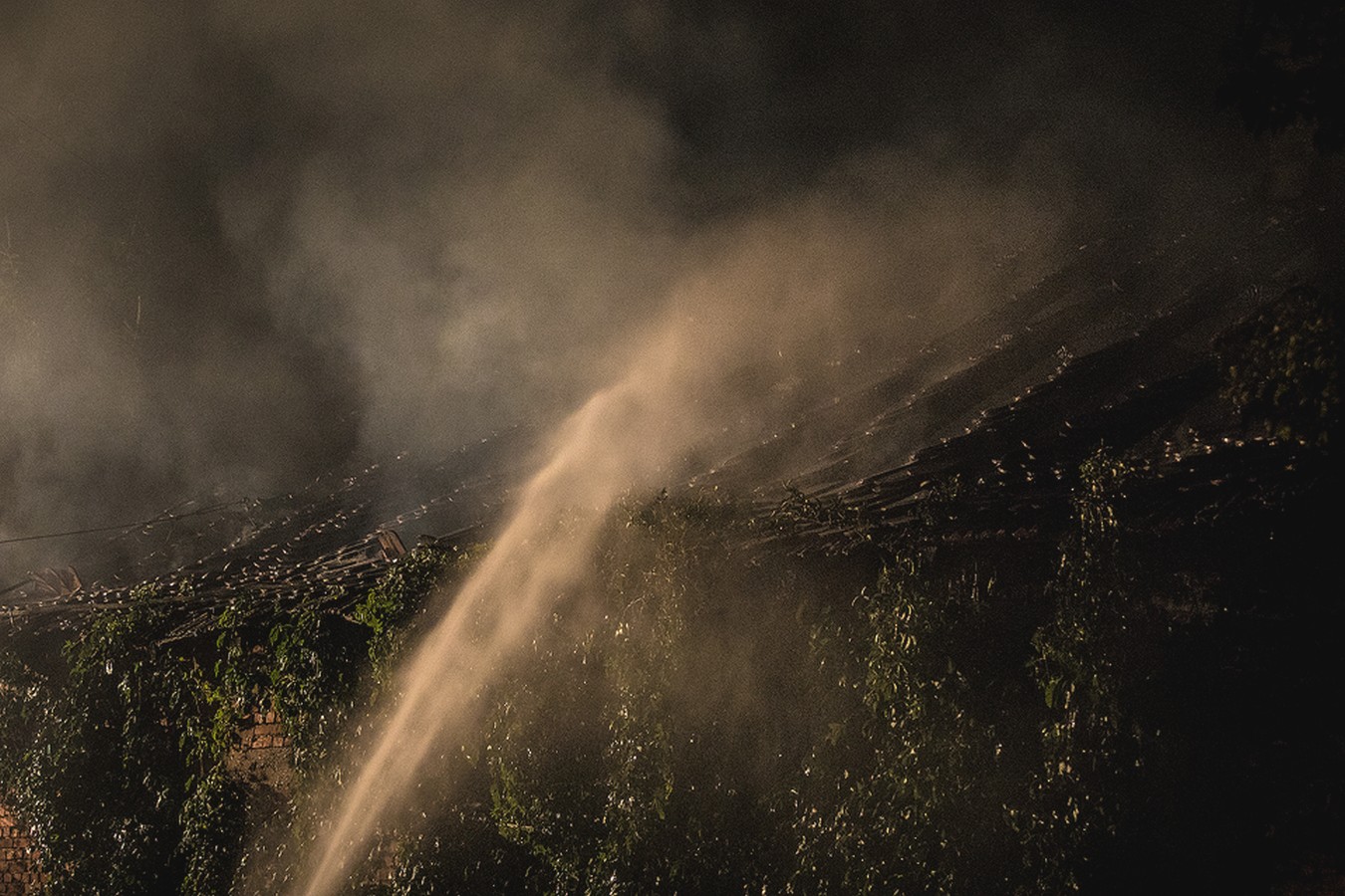 POŽAR U PRELOGU Brojni vatrogasci borili se s požarom bivšeg skladišta