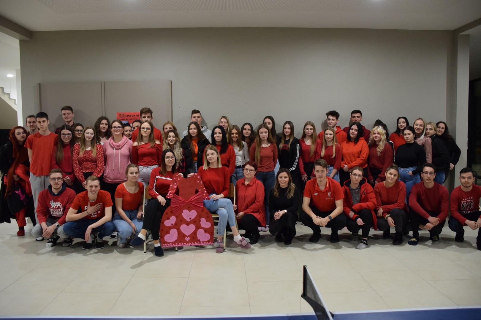 SREDNJA ŠKOLA ČAKOVEC Buduće medicinske sestre i tehničari obilježili Dan crvenih haljina