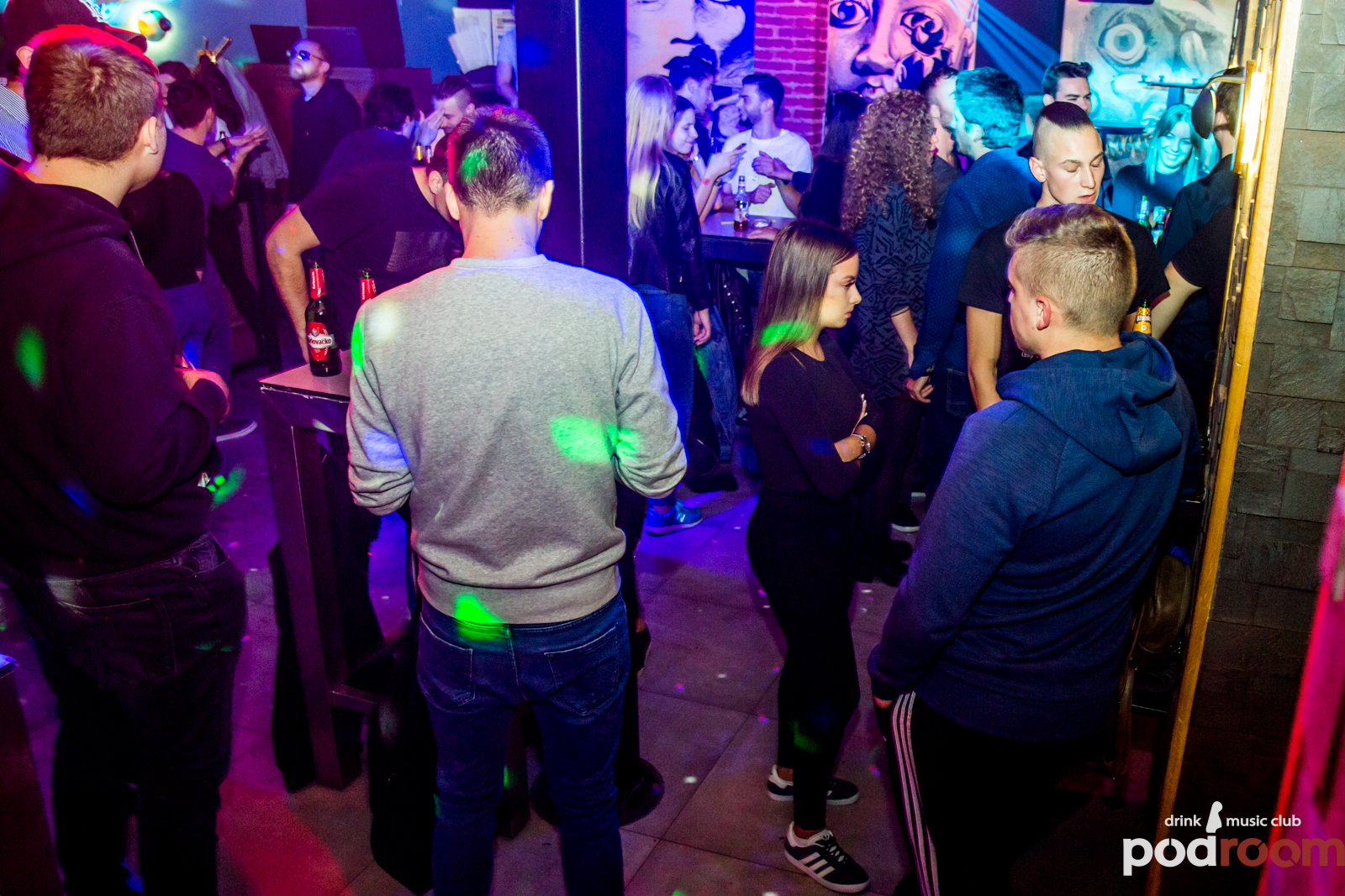 Podroom clubbing – DJ Yakka