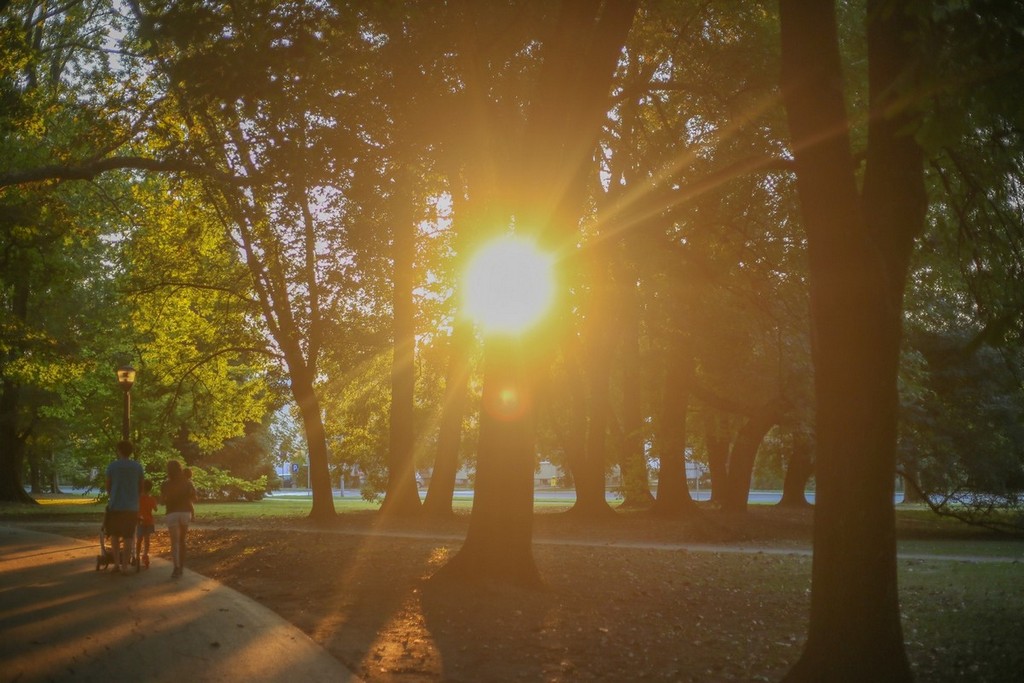Šetnja gradom uz čarobne efekte zlatnog sata