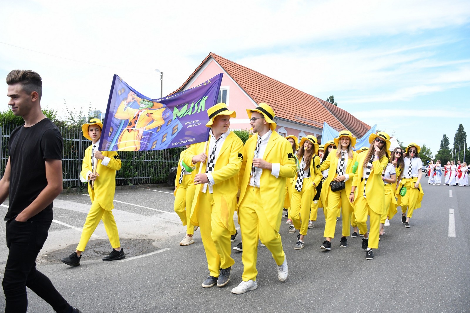FOTO Povorka protutnjala gradom, maturanti s osmjehom dočekali kraj srednje škole!
