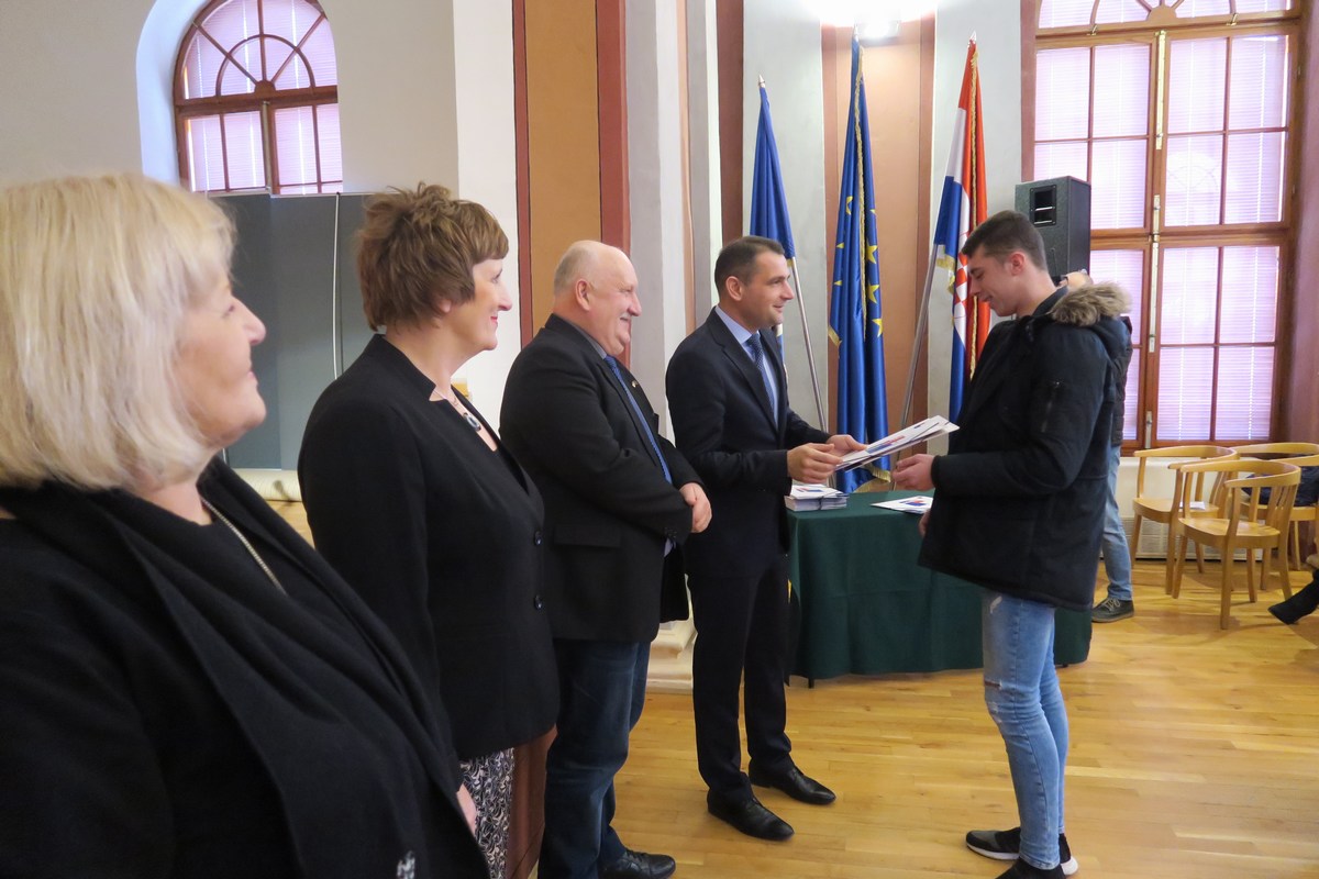 U zgradi Scheier u Čakovcu dodijeljene učeničke stipendije djeci hrvatskih branitelja