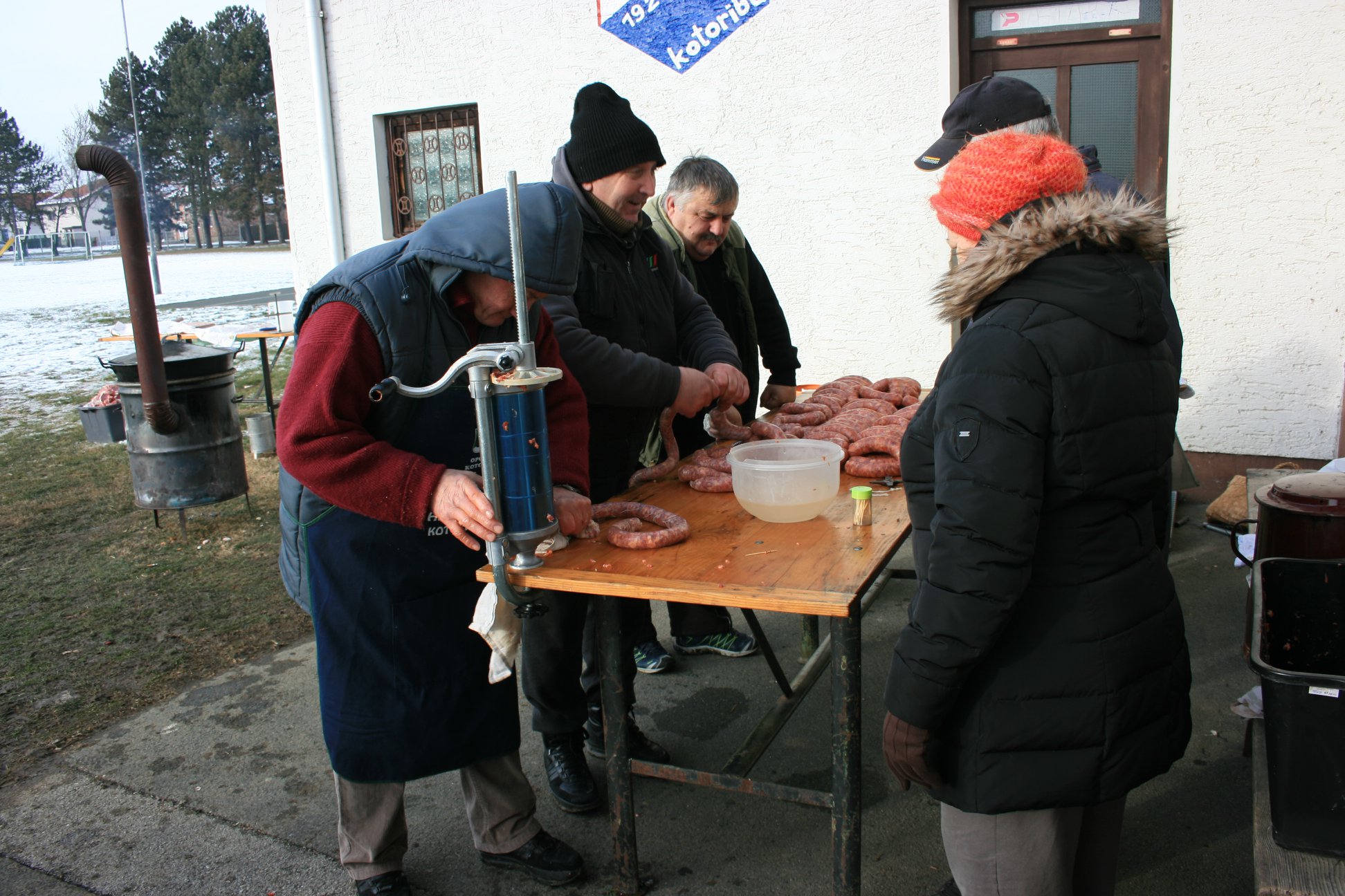 Tradicijsko kolinje okupilo brojne članove kotoripskog Graničara uoči početka priprema