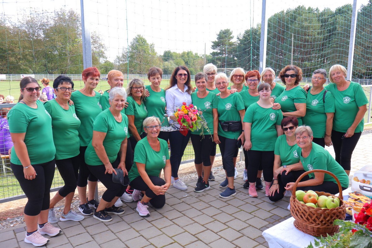 FESTIVAL SPORTSKE REKREACIJE U Mačkovcu vježbalo više od 200 žena, a slavila je ekipa Strahoninca! FESTIVAL SPORTSKE REKREACIJE U Mačkovcu vježbalo više od 200 žena, a slavila je ekipa Strahoninca!