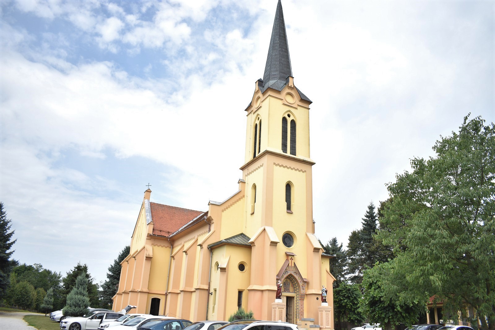 Koncert u Vratišincu: Župnik Pavao Mesarić ispraćen pjesmom