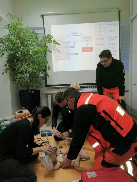 SPECIJALIZANT DR. MADŽAR Želja mi je položiti specijalistički ispit i vratiti se u svoj Zavod SPECIJALIZANT DR. MADŽAR Želja mi je položiti specijalistički ispit i vratiti se u svoj Zavod