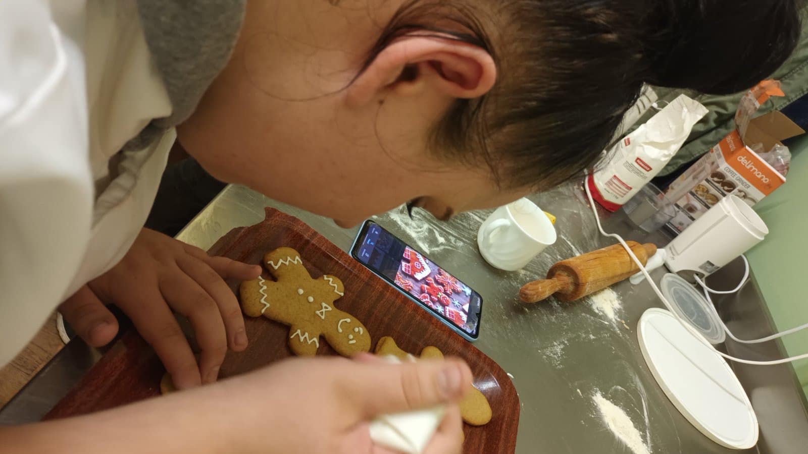 SREDNJA ŠKOLA PRELOG ‘Đinđeri’ šire božićno raspoloženje među srednjoškolcima