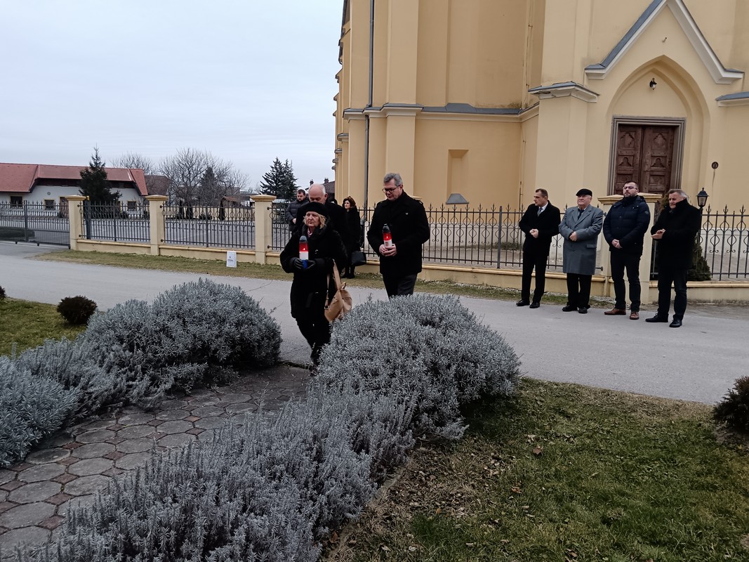 MACINEC Povodom Dana sjedinjenja Međimurja položeni su vijenci ispred kuće dr. Ivana Novaka