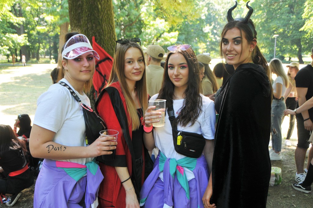 Maturanti se zabavljaju u čakovečkom parku