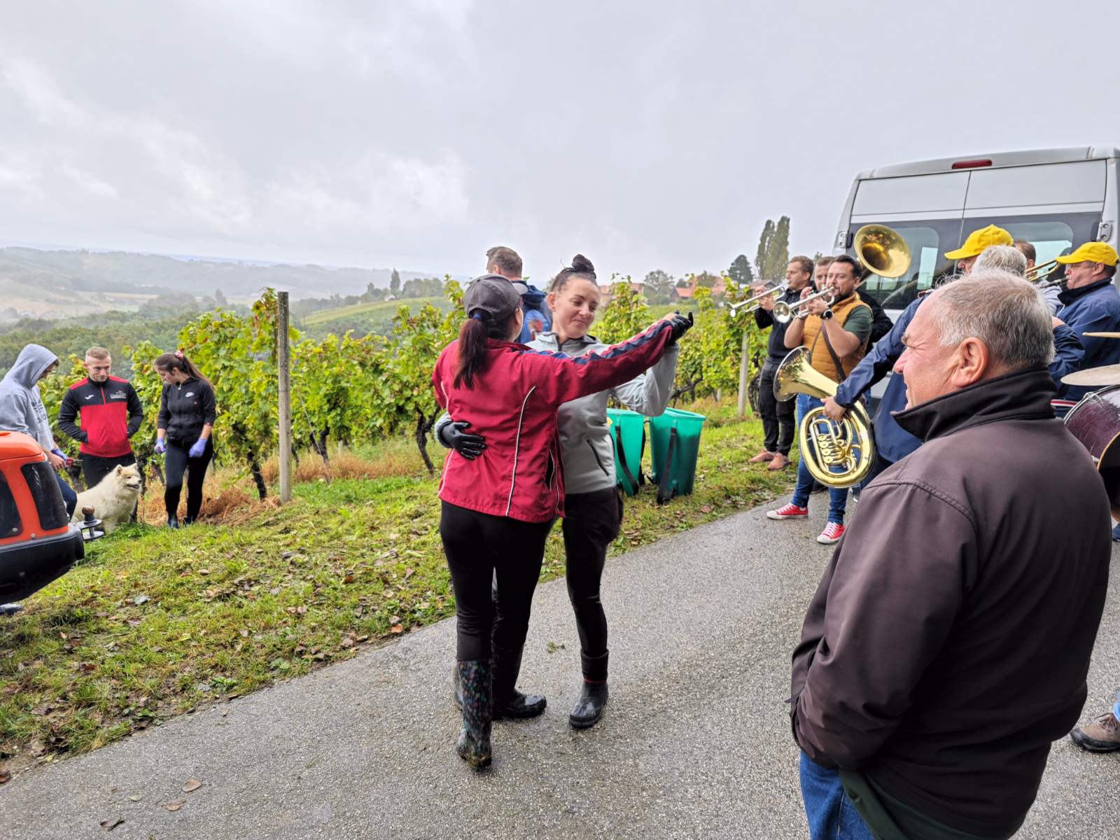 FOTO U ovogodišnjoj humanitarnoj akciji ‘Radio gorice za Katružu’ prikupljeno 260 kilograma grožđa i 1.050 eura