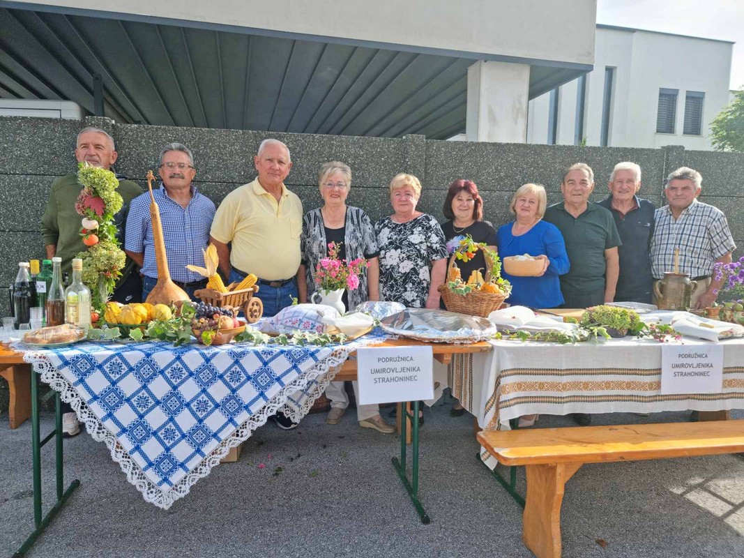 FOTO Dani kruha u Strahonincu: Kruh, peciva, odlični kolači i ostale delicije oduševili posjetitelje FOTO Dani kruha u Strahonincu: Kruh, peciva, odlični kolači i ostale delicije oduševili posjetitelje