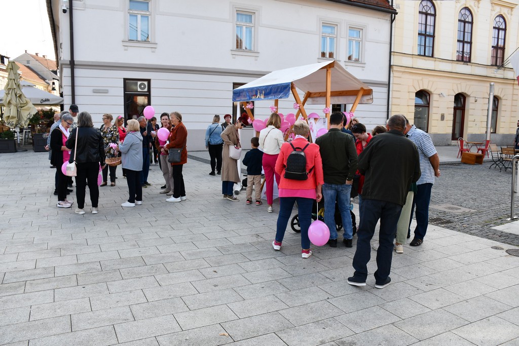 DAN RUŽIČASTE VRPCE Subotnje prijepodne u središtu Čakovca obasjano ružičastim tonovima