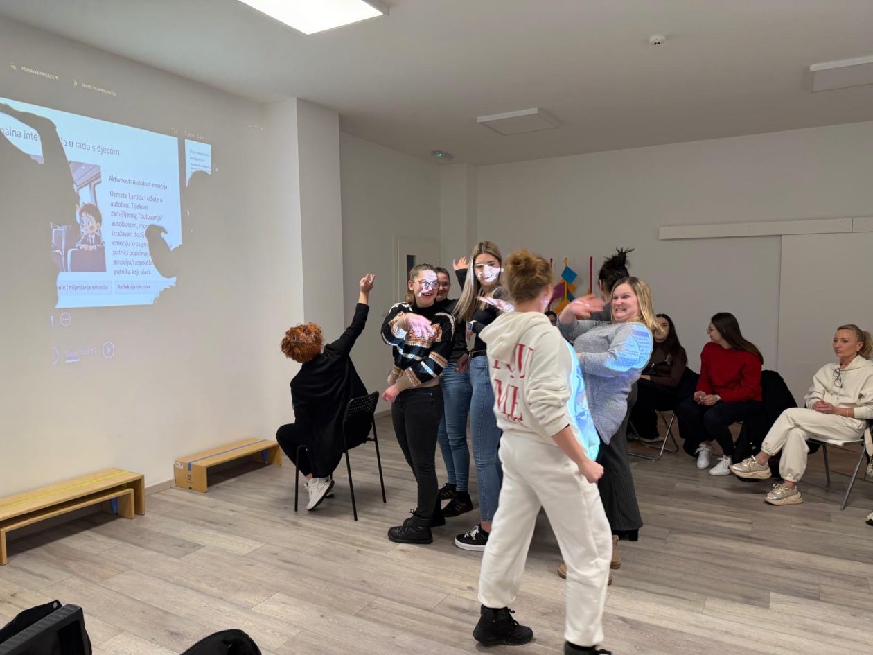 8ef73fa4-96d3-499c-b2ca-6fed2b7e38de