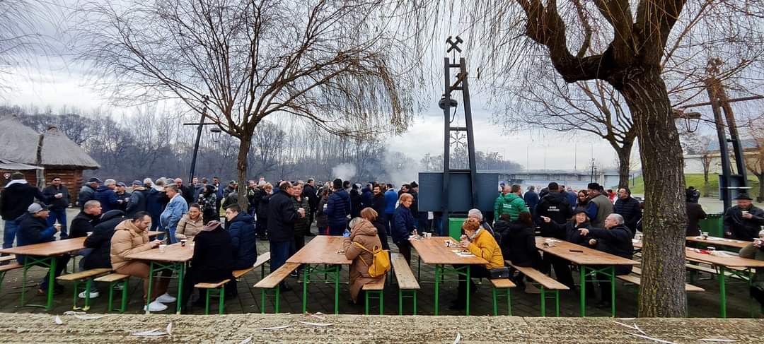 Nastavljena tradicija: Podjela prženih ribica na Badnje jutro na Šetnici svete Barbare