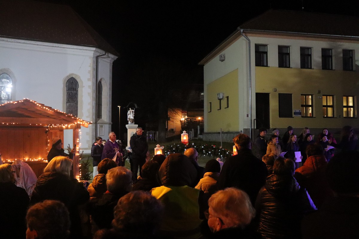 FOTO Na adventskom vijencu u centru Svetog Martina na Muri upaljena je još jedna svijeća