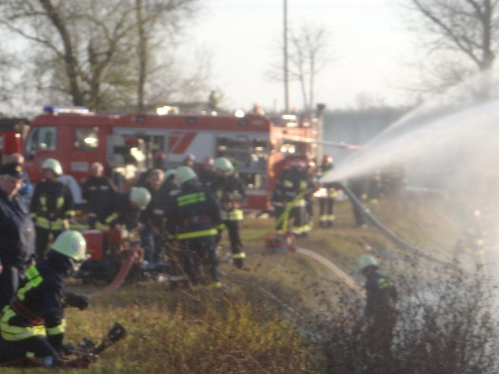 Vatrogasna vježba na obali Mičigen jezera