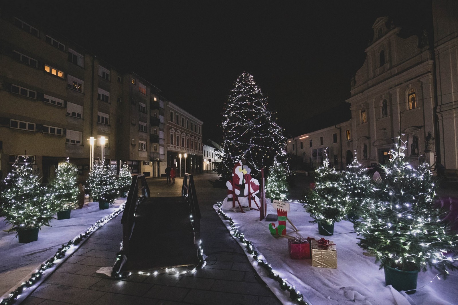 OVO JE PREKRASNO Božićno uređenje u centru Čakovca će vas oduševiti