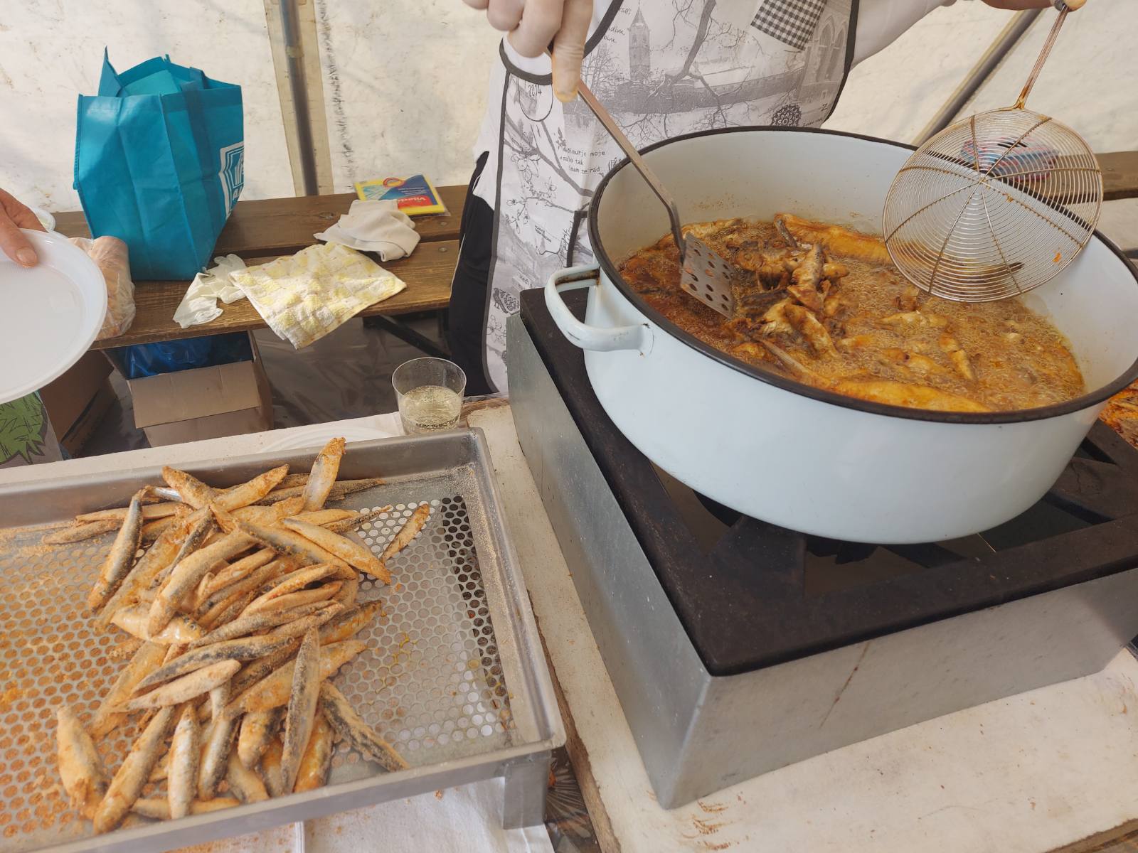 Podjela ribica u Nedelišću na Veliki petak uz humanitarnu notu
