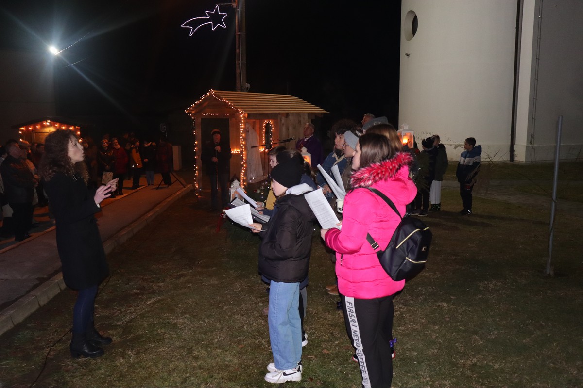 FOTO Na adventskom vijencu u centru Svetog Martina na Muri upaljena je još jedna svijeća