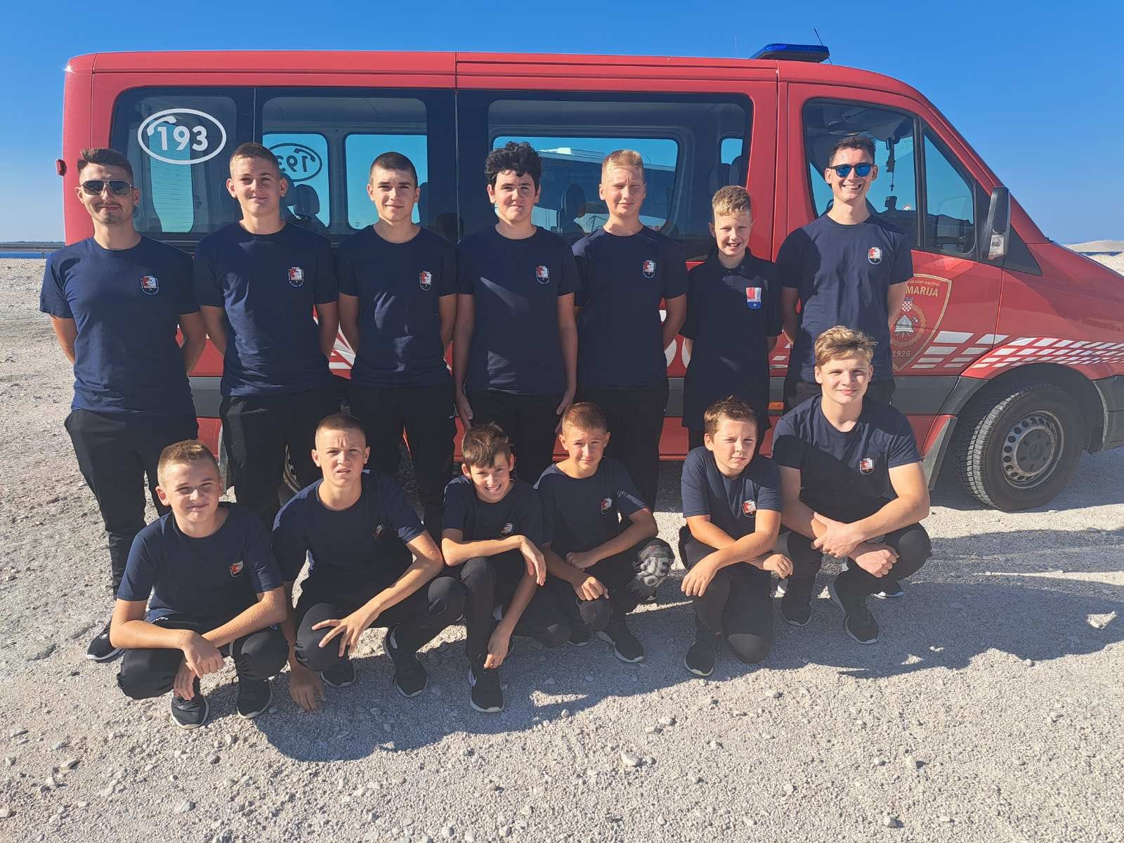 FOTO Mladi vatrogasci otputovali na 15. državno natjecanje vatrogasne mladeži u Novalju