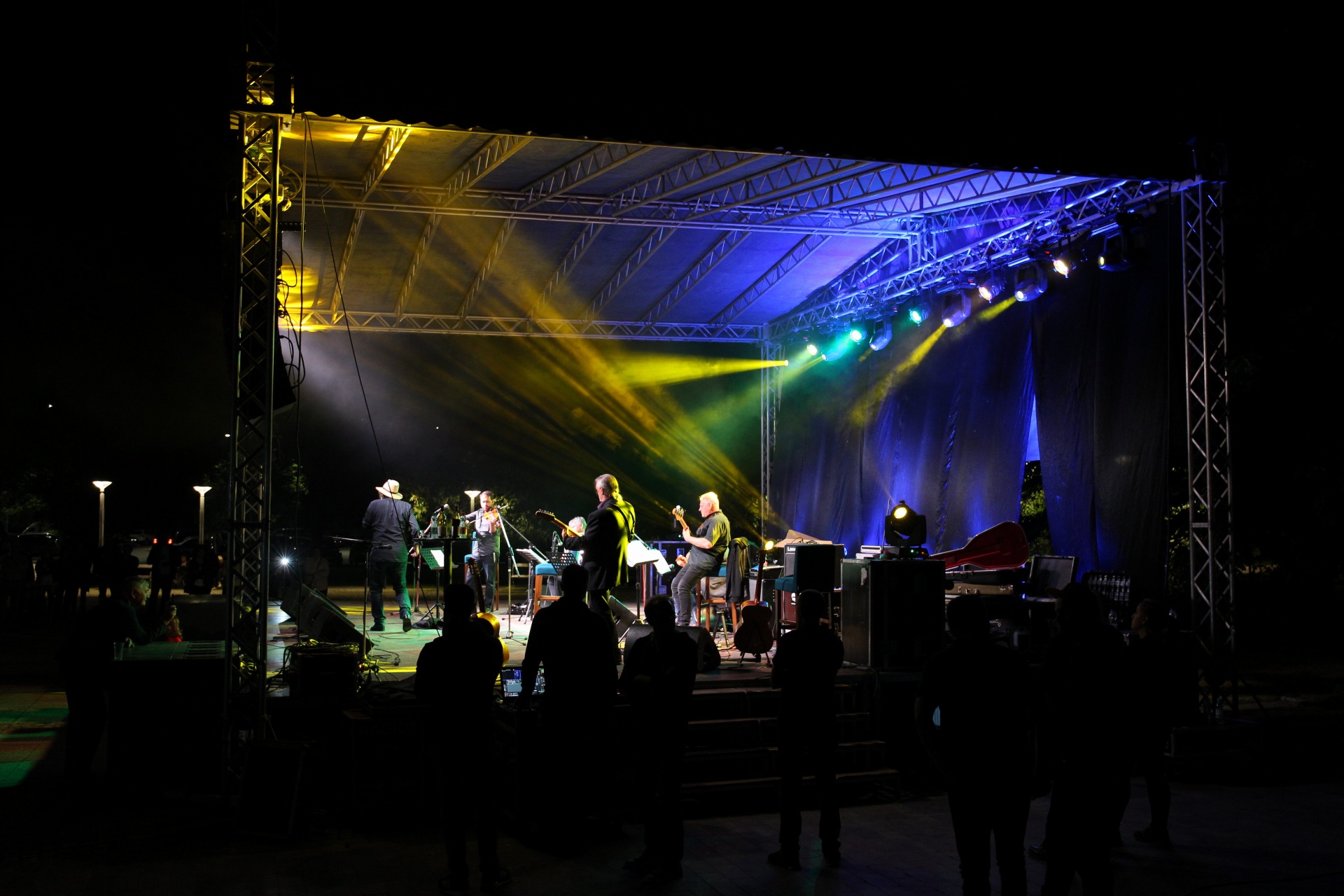 Koncert Rade Šerbedžije i Zapadnog kolodvora na Trgu Republike u Čakovcu