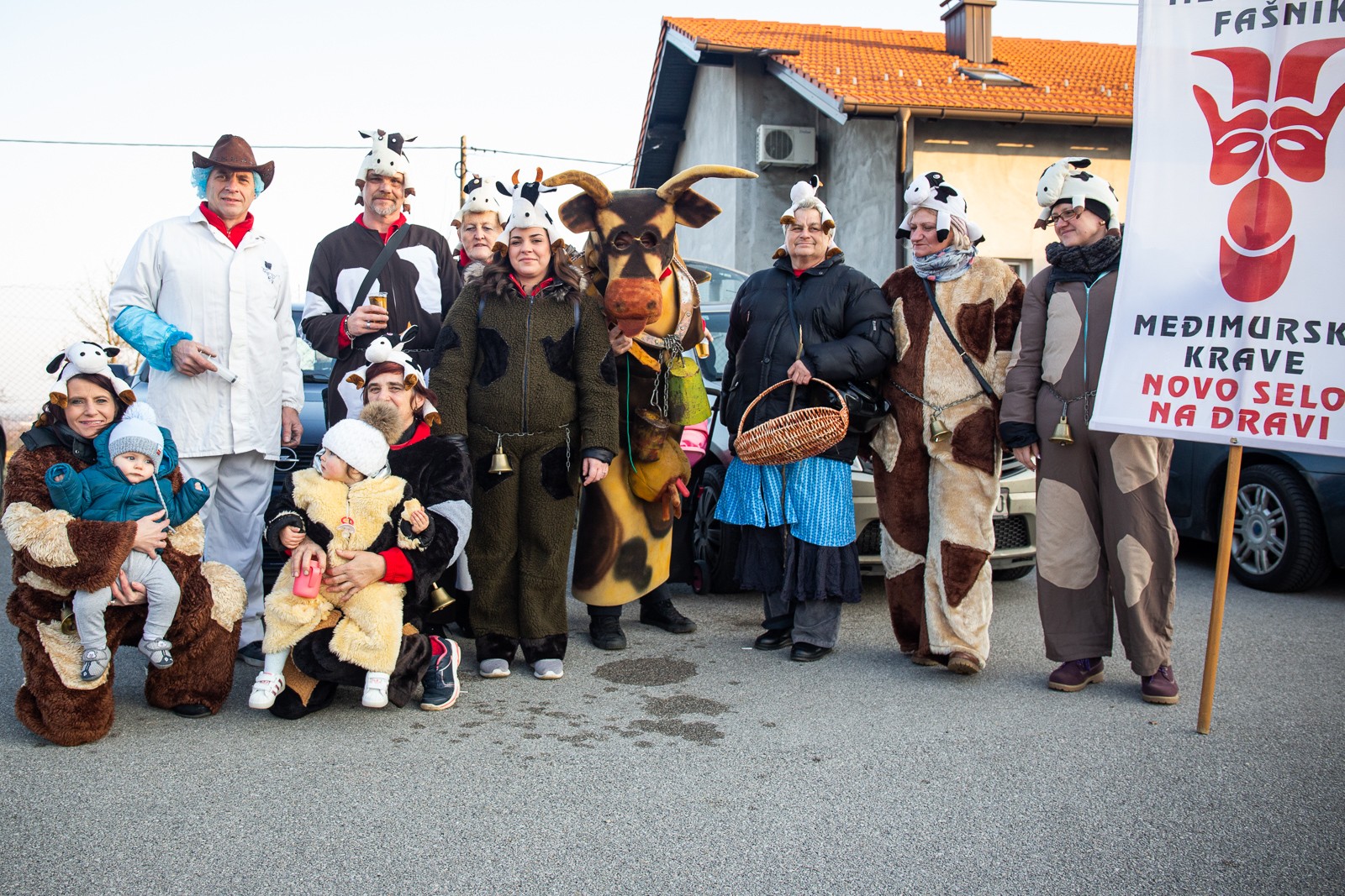 DOMIŠLJATE MAŠKARE U ZASADBREGU Bolničari, vještice, Škoti…