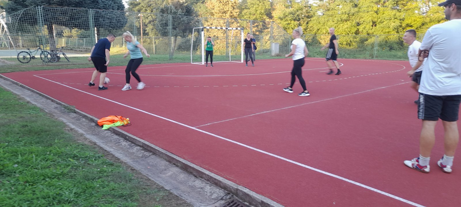 MURSKO SREDIŠĆE Treći dan Europskog dana sporta održane nogometne i košarkaška utakmica između djece i roditelja
