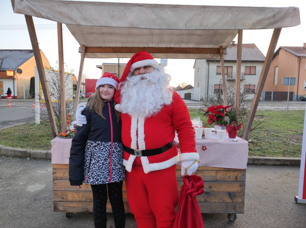 Prvi Božićni sajam u Pribislavcu naišao na odličan odaziv