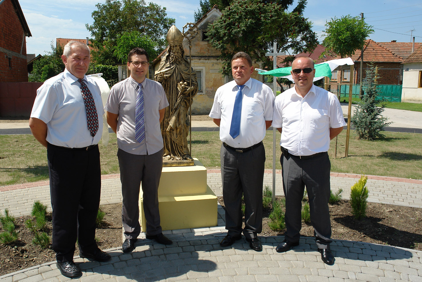 24899479oporovec23687659