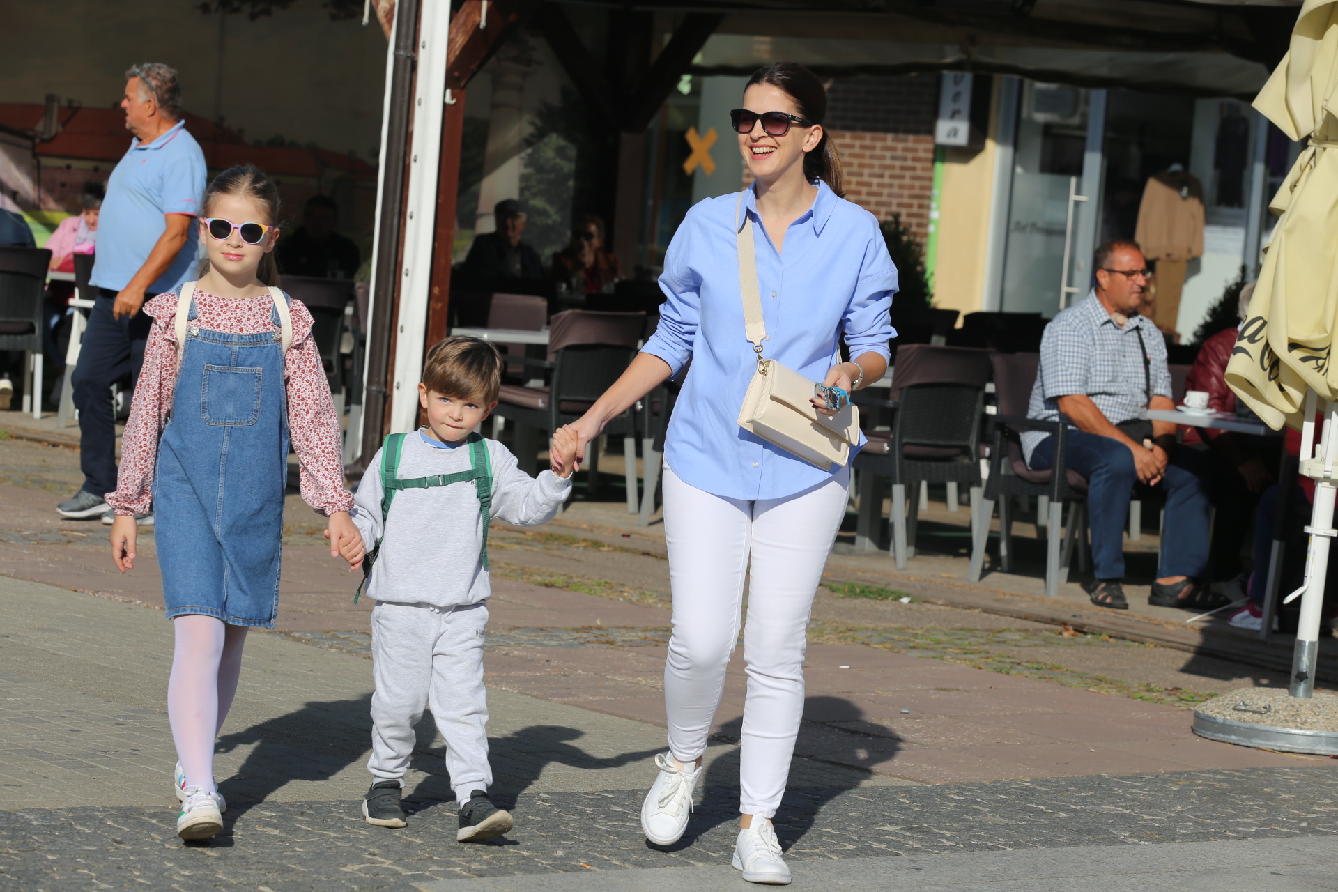 KLIKOM PO ČAKOVCU Prva sunčana subota u listopadu izmamila vesele šetače u centar grada