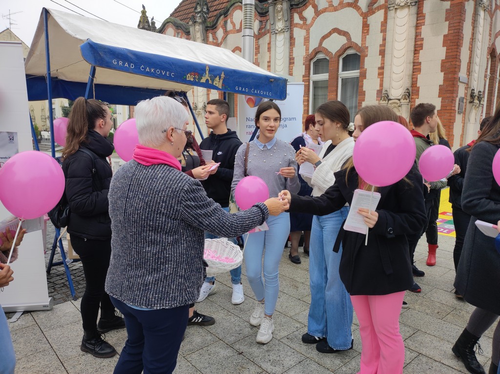 DAN RUŽIČASTE VRPCE Brojne Međimurke i Međimurci dali podršku ženama koje se bore s rakom dojke!