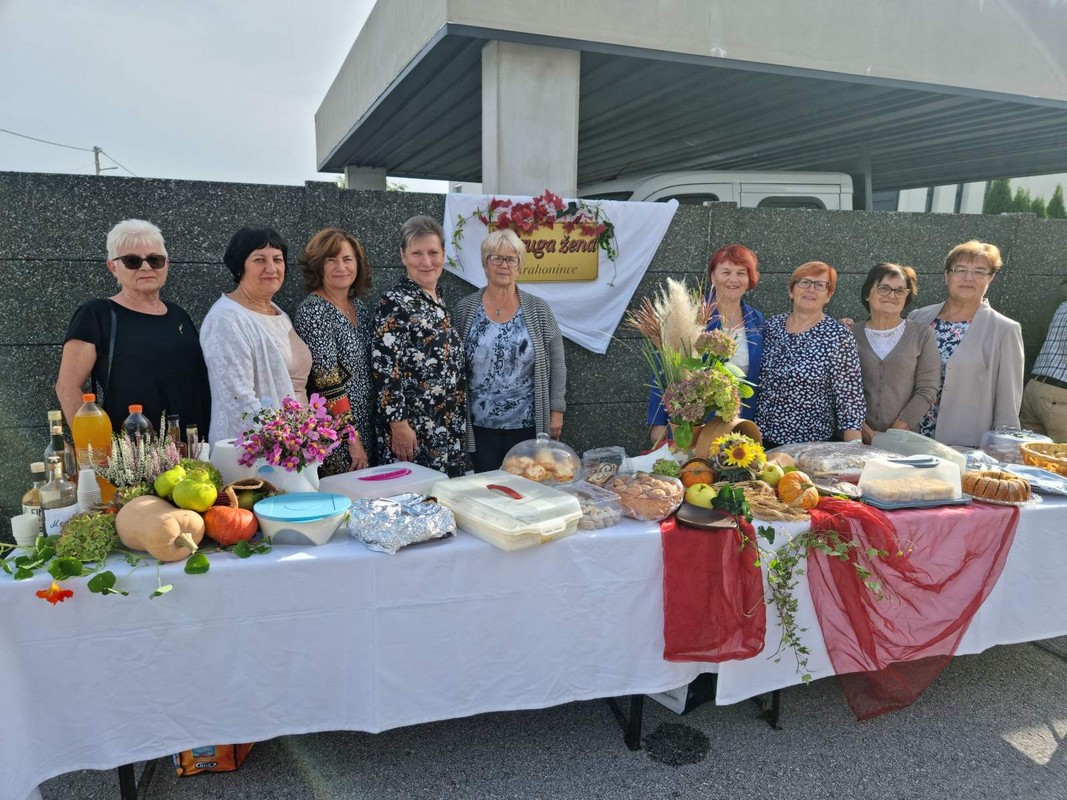 FOTO Dani kruha u Strahonincu: Kruh, peciva, odlični kolači i ostale delicije oduševili posjetitelje FOTO Dani kruha u Strahonincu: Kruh, peciva, odlični kolači i ostale delicije oduševili posjetitelje