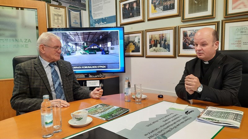 Hrvatski Caritas od Tehnixa naručio sto kontejnera!