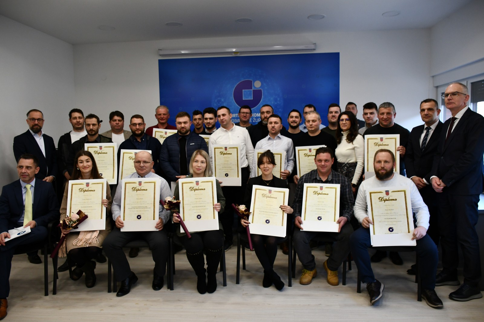 DODJELA MAJSTORSKIH DIPLOMA 37 majstora svog zanata s radošću primilo diplomu!