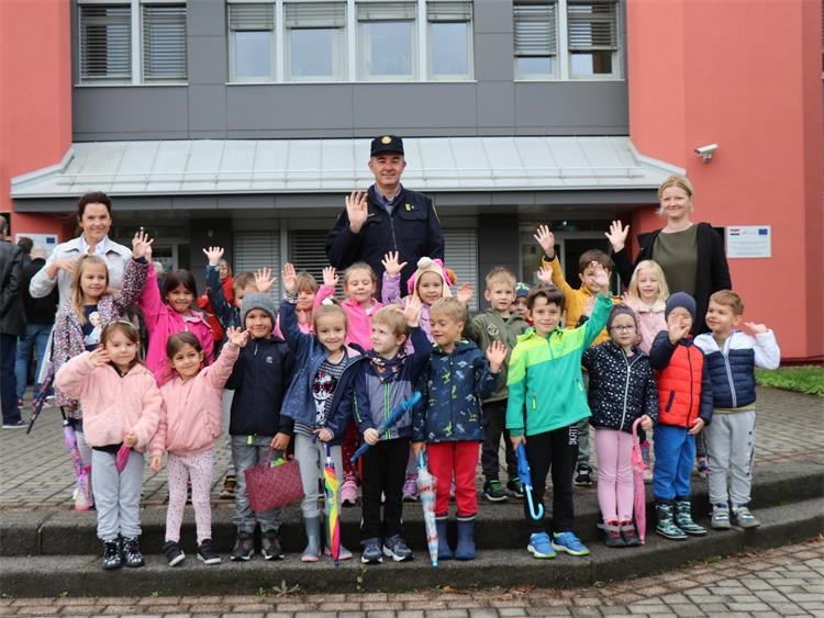 Mališani posjetili policiju