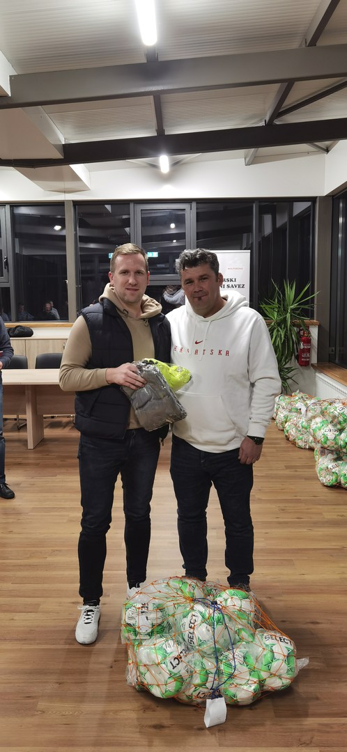 Međimurski nogometni savez školama nogometa podijelio 350 lopti i 400 markera